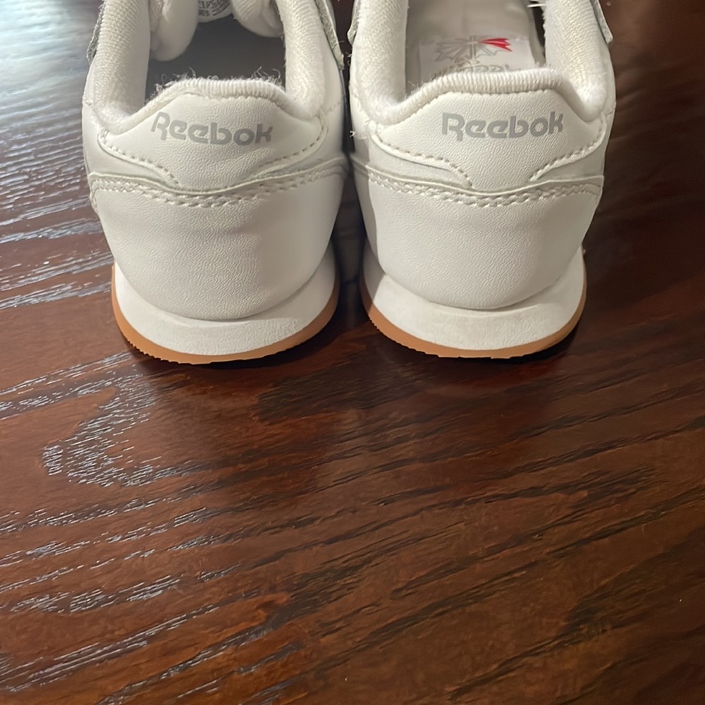 Reebok Classic White Shoes - Picture 3 of 5